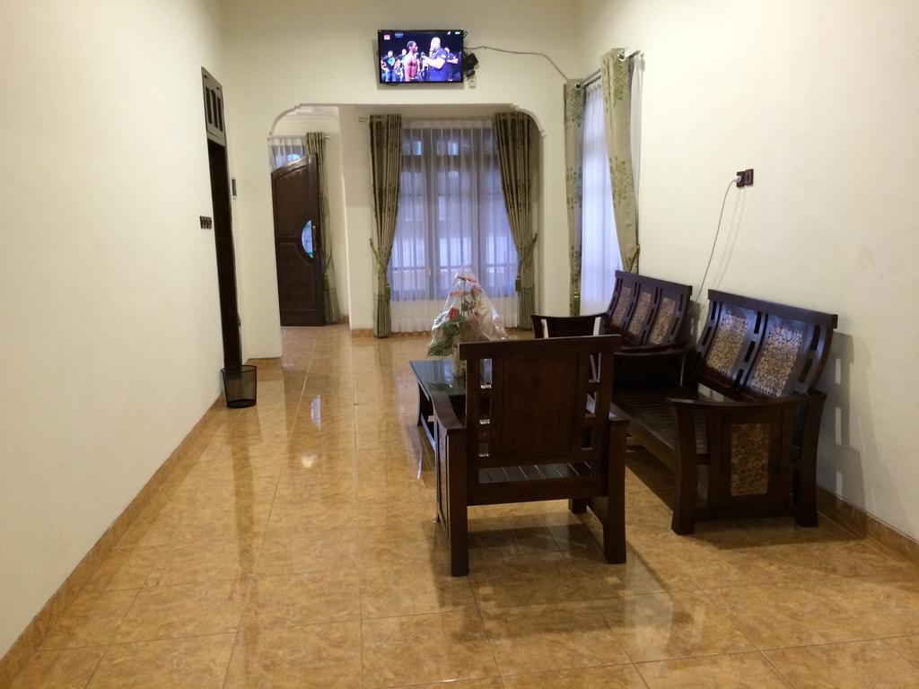 Shakila Guest House Malang Bagian luar foto